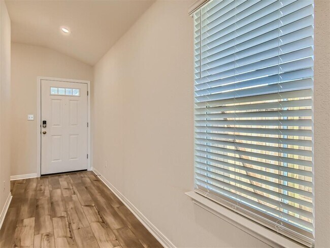 Building Photo - 512 Dayspring Cv