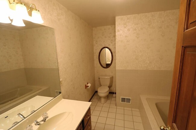 Building Photo - 3-bedroom, 2.0 bathroom unfurnished home in Stevensville