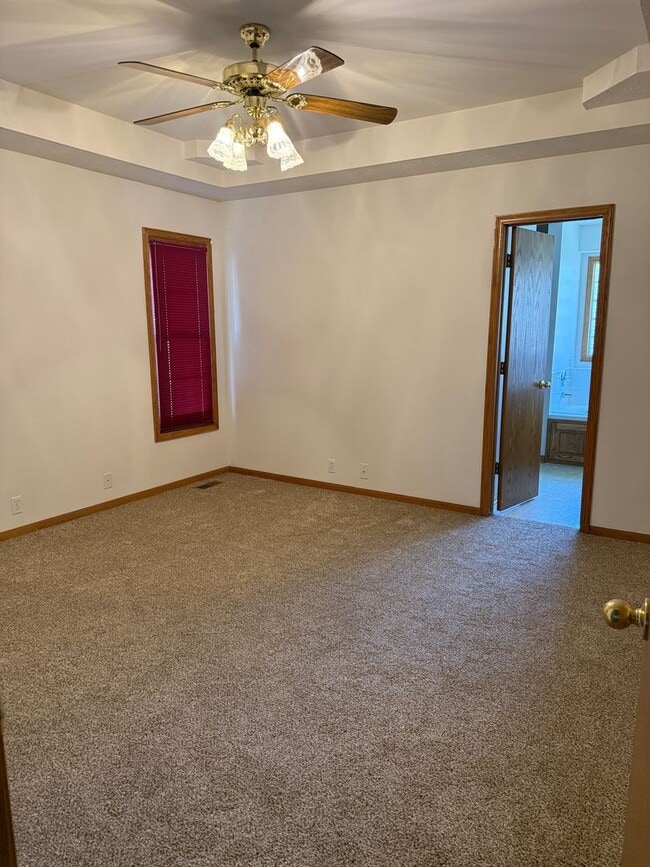 Building Photo - 2110 John St