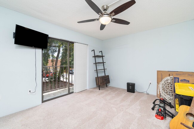 Building Photo - 2 Bedroom 2 Bath Condo! Fort Myers