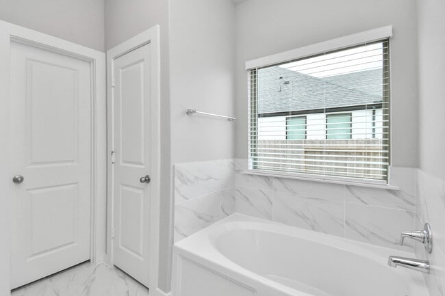 Building Photo - 6702 Arabella Lakes Dr