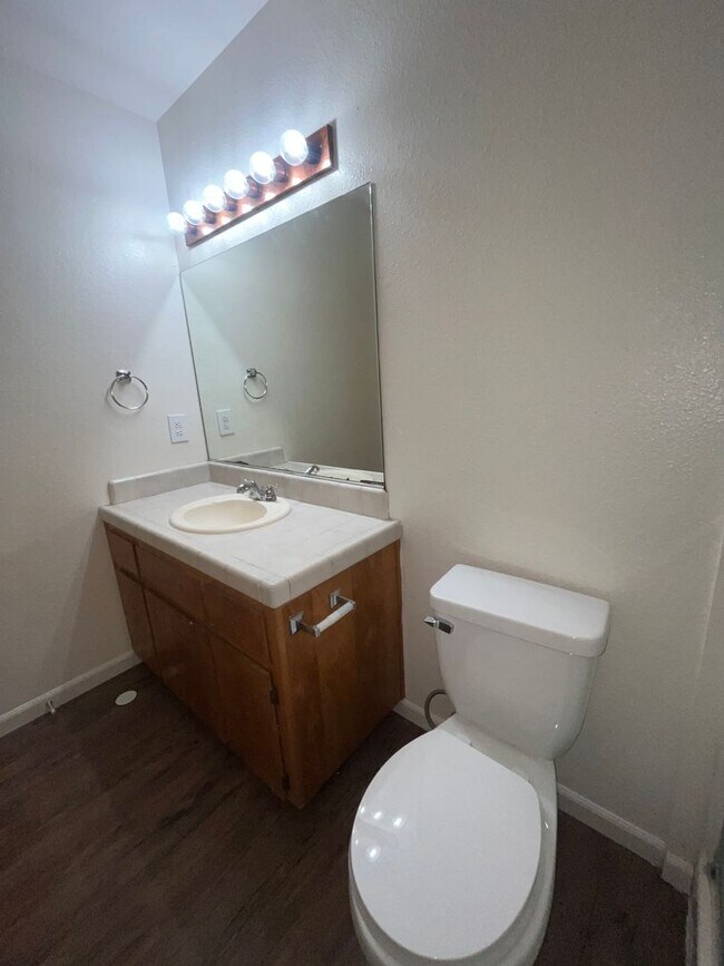 Building Photo - 1281