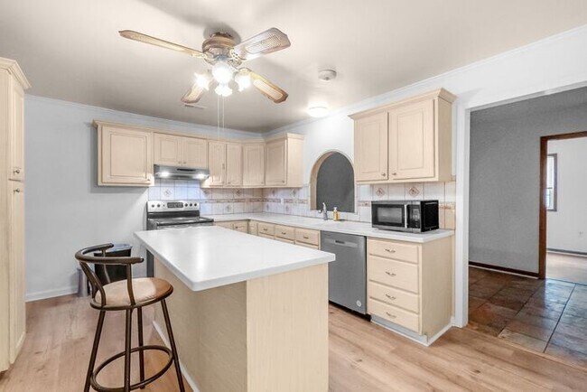 Building Photo - Space to Live, Room to Dream, 4BR/2BA with flex space, office, 2 car dettached garage and ample p...