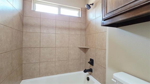 Building Photo - 12381 Summertree Dr