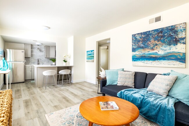 Living Room - 1142 Sunset Point Rd