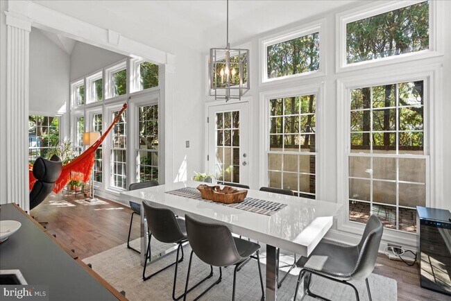 Building Photo - 9 Cromwell Ct