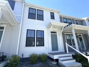 Building Photo - 1678 St George Blvd