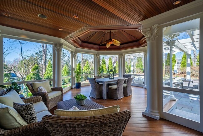 Building Photo - 16 Meriam St