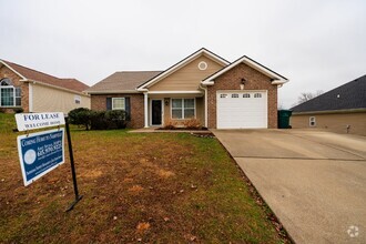 Building Photo - NOW AVAILABLE!!  Quaint 3 Bed, 2 Bath Home...