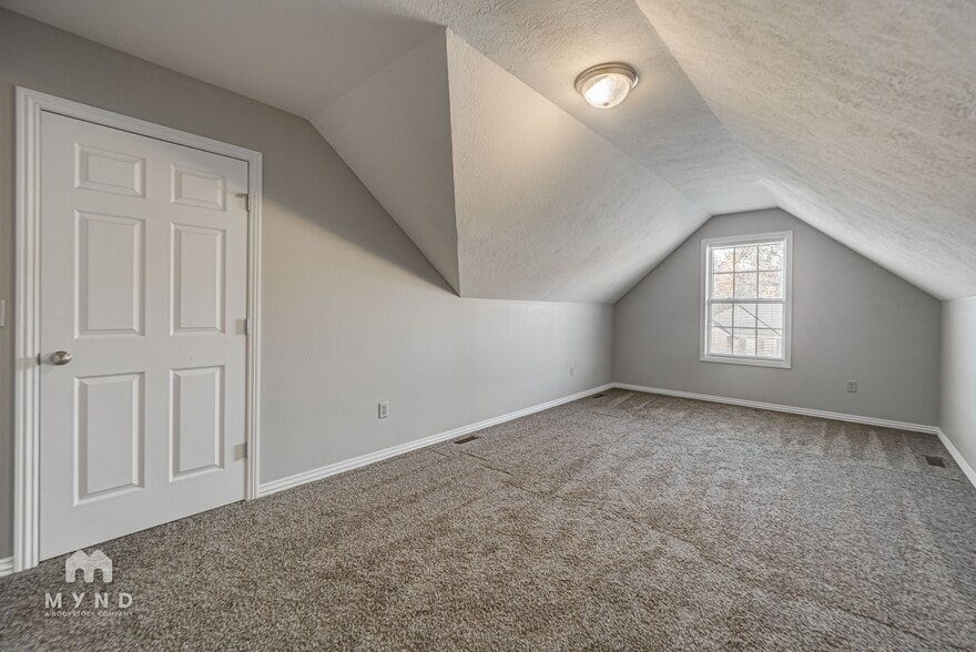 Building Photo - 112 N Peach Brook