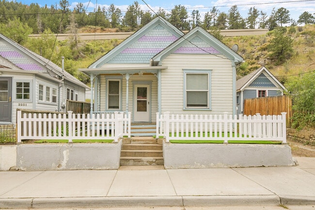 Building Photo - 2229 Miner St