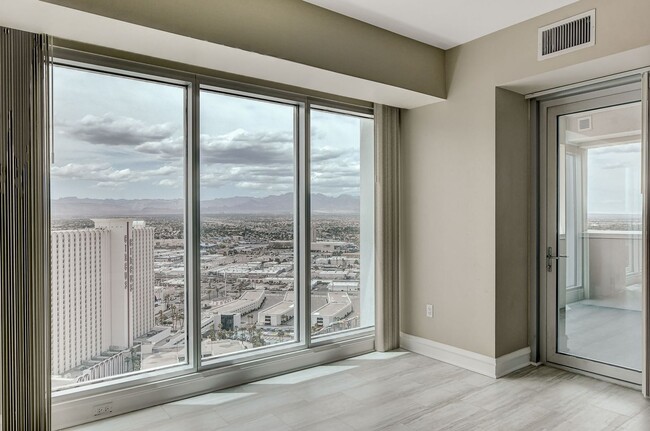 Building Photo - Sky Las Vegas-Strip/City/Red Rock Mtn View...