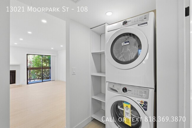 Building Photo - 13021 Moorpark St