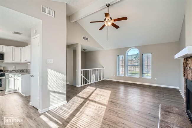 Building Photo - 2801 Custer Dr