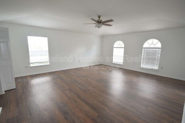 Building Photo - 5123 Spanish Oaks Dr