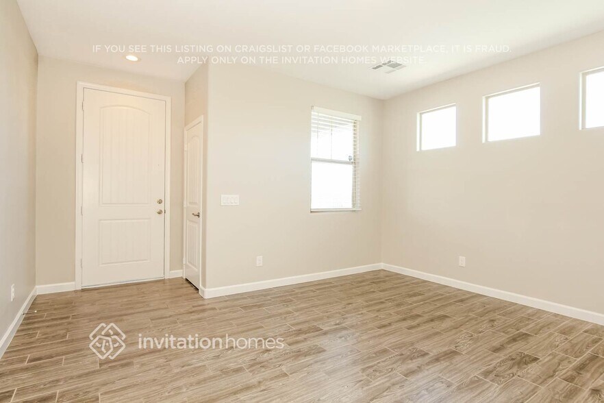 Building Photo - 2815 S 95th Dr
