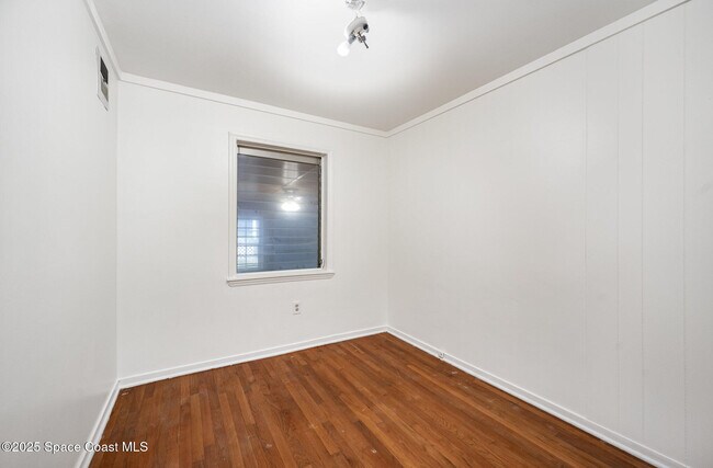 Building Photo - 42 N Fernwood Dr