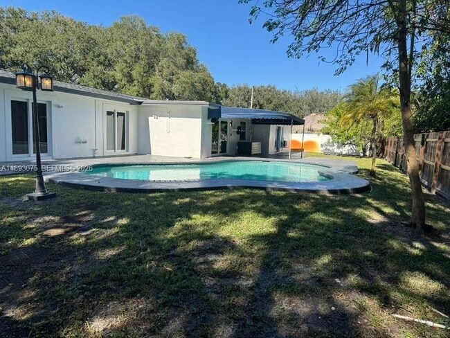 Building Photo - 740 Beachwood Ln