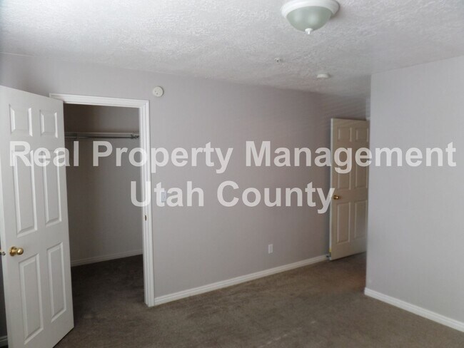 Building Photo - New Lower Price! Eagle Mountain Condo