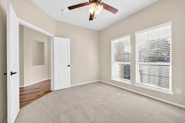 Building Photo - 217 Rugby Ln