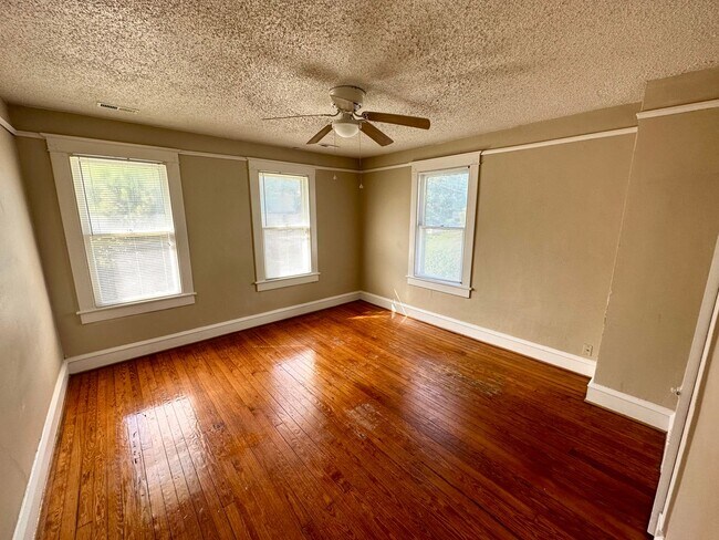 Building Photo - 321 50th St