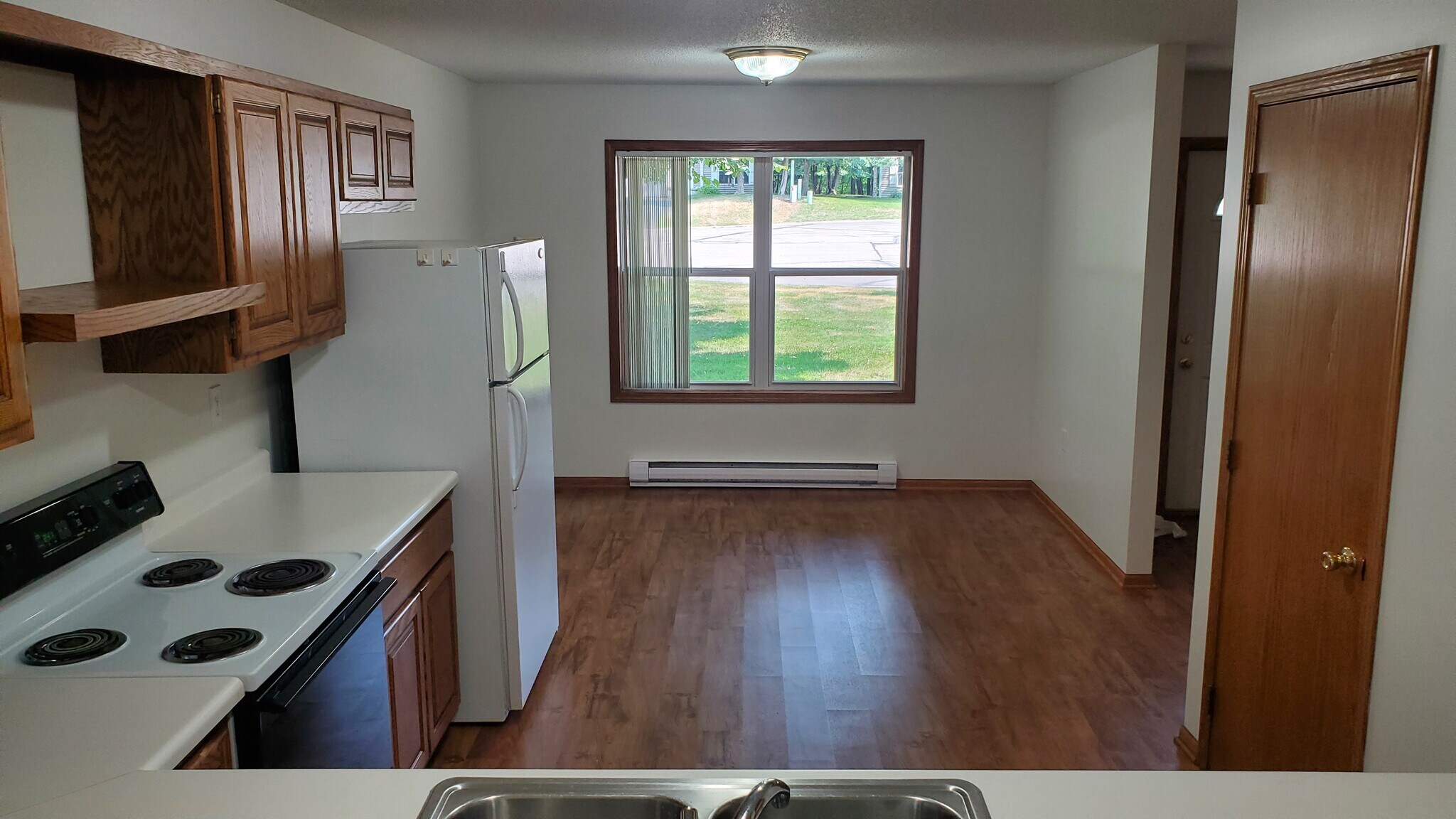 Building Photo - 335 Maple Ridge Ct