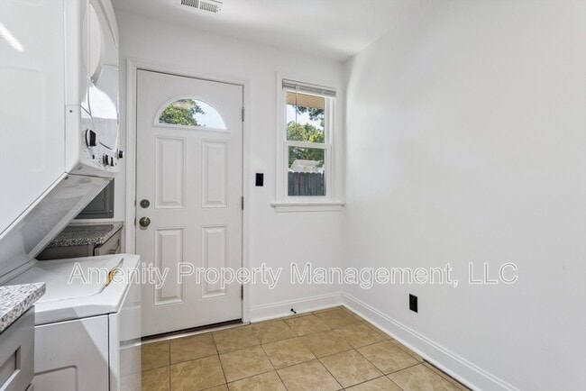 Building Photo - 1028 Modoc Ave
