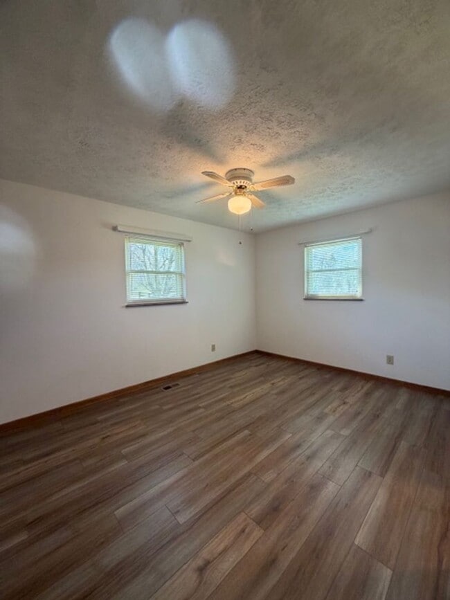 Building Photo - Maryville 37801 - Newly Remodeled 2 bedroom 2 full bath rancher with carport - Contact Debra John...