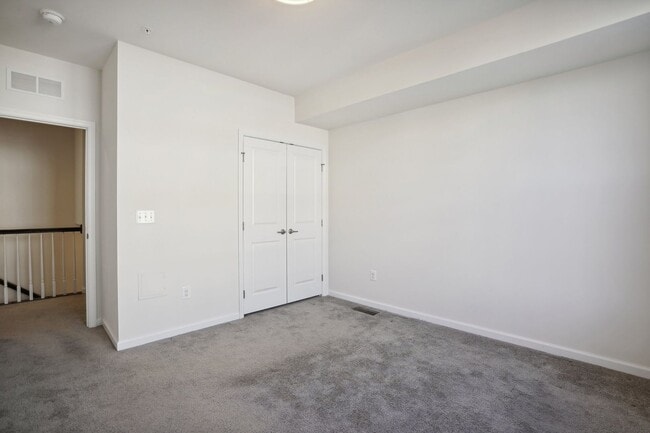 Building Photo - Stunning 2-Level Townhouse Condo in Sought...