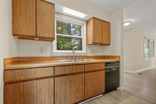 Building Photo - TWO WEEKS OFF RENT! Two Bedroom Townhome with Private Wraparound Deck in Carrboro!