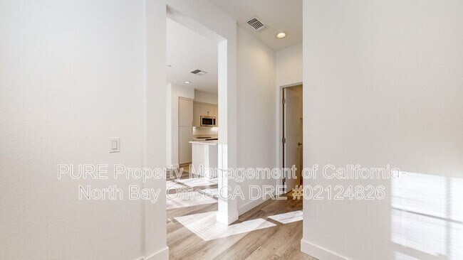 Building Photo - 221 Gambrel Cir