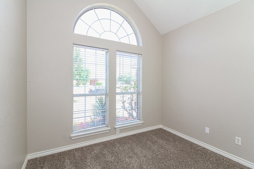 Building Photo - 1232 Clay Ln