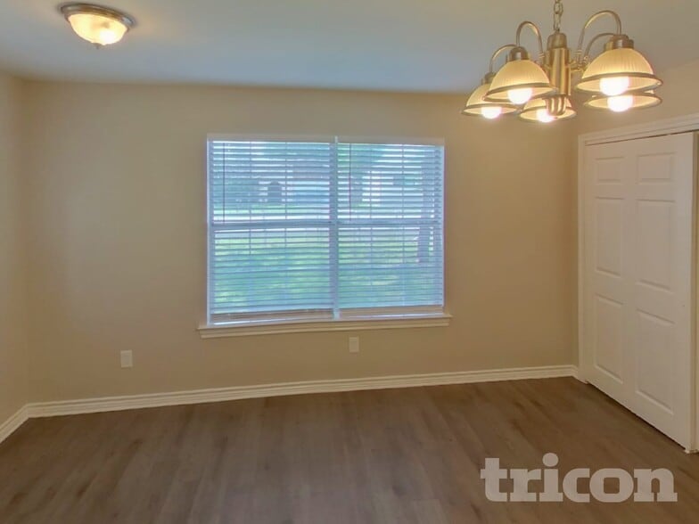 Building Photo - 185 Trout St