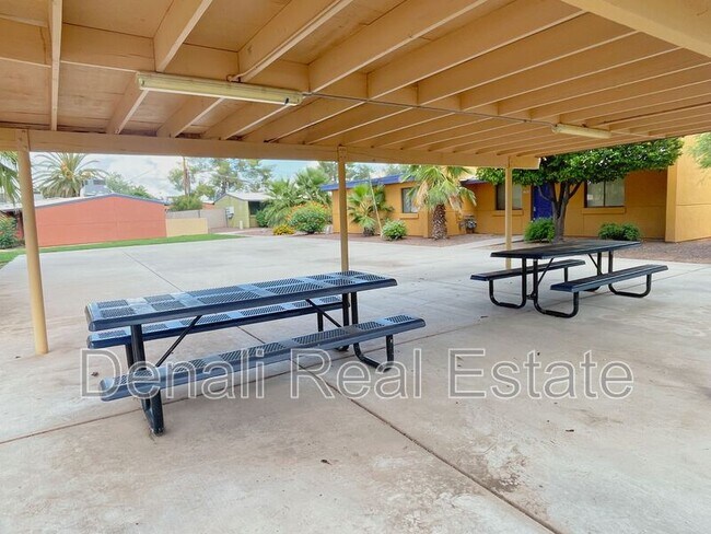 Building Photo - 350 N Silverbell Rd