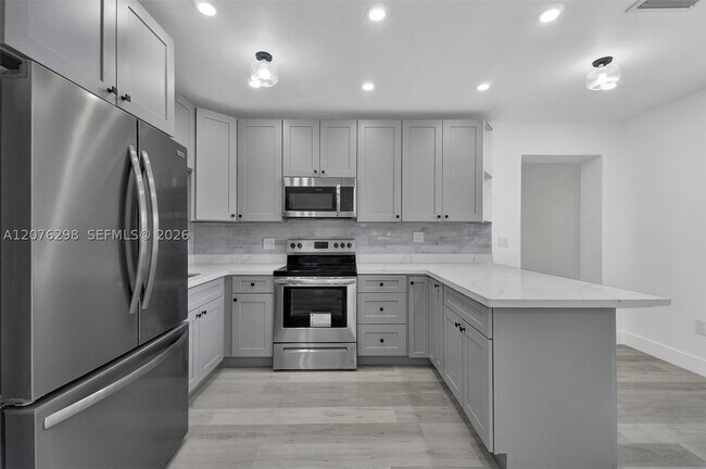 Building Photo - 5290 SW 4th St