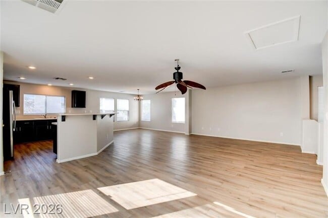 Building Photo - Beautiful Southwest Home-Must see!