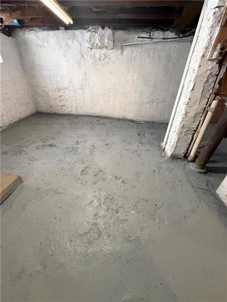 Building Photo - 306 E Wallace Ave