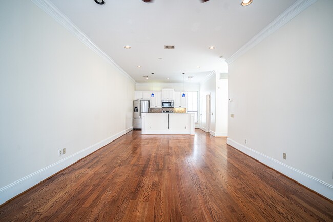 Building Photo - 3119 Fairdale Oaks E