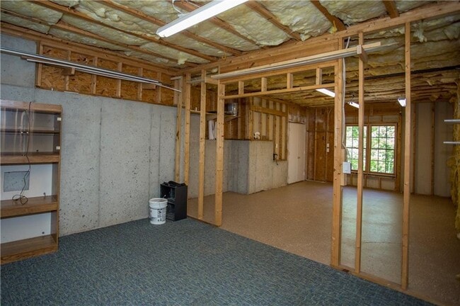 Building Photo - 31 Rocky Cir NE