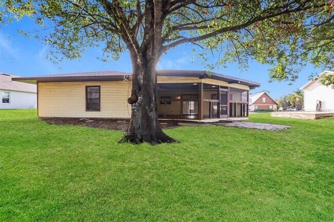 Building Photo - 17144 Antigua Rd