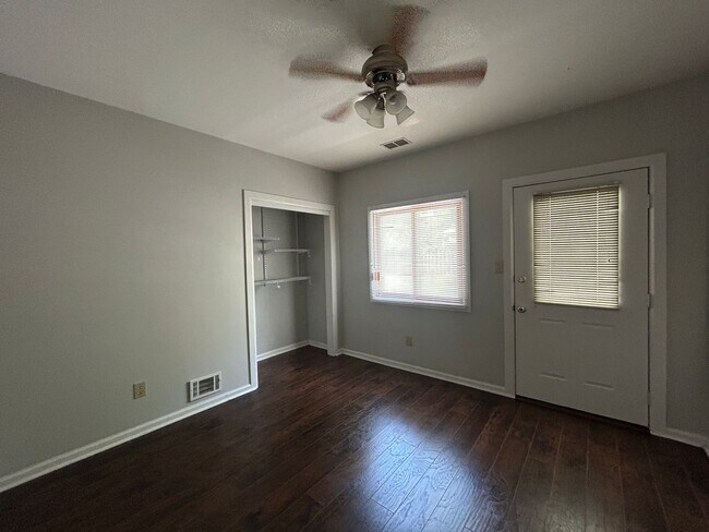 Building Photo - Available August 20th, 2026!!