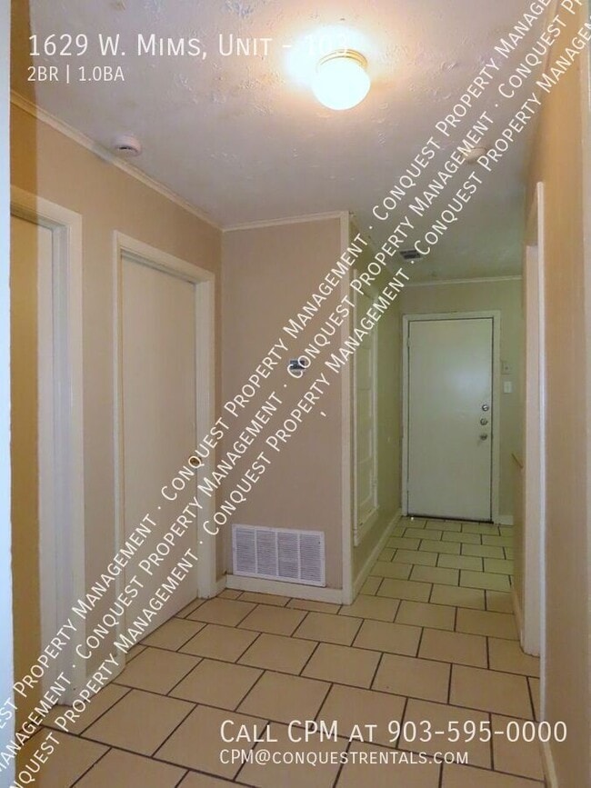 Building Photo - 1629 W Mims St