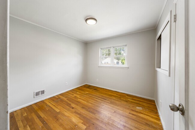 Building Photo - 1641 Lenape Rd