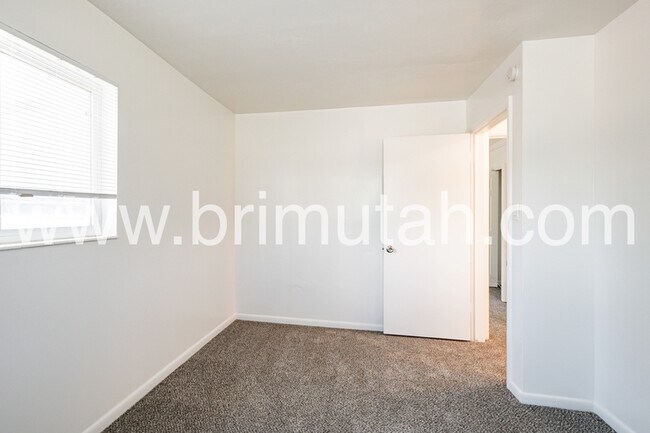Building Photo - 5856 S 157 W