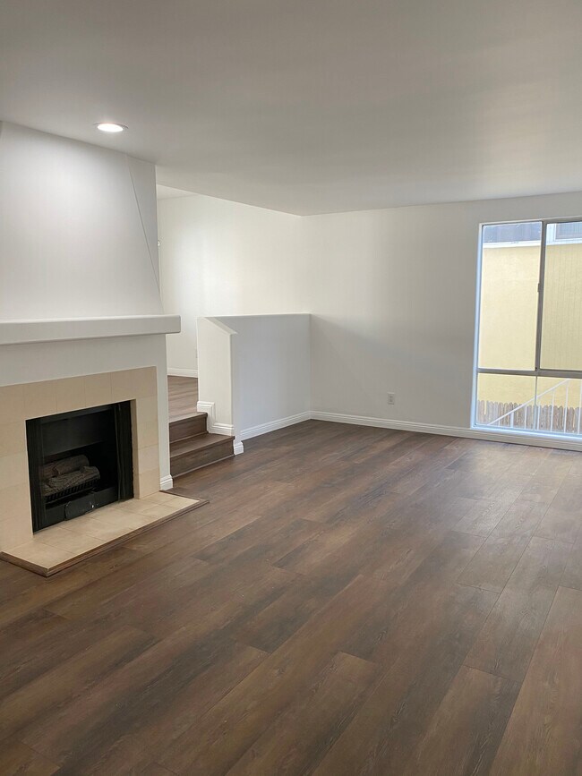 Living room - 917 2nd St