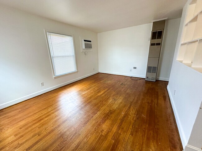 Building Photo - 3123 Fairbrook Dr