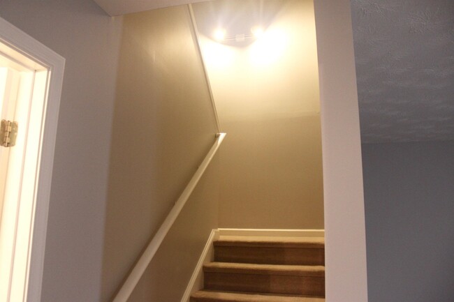 Building Photo - 2453 Mosby Ct