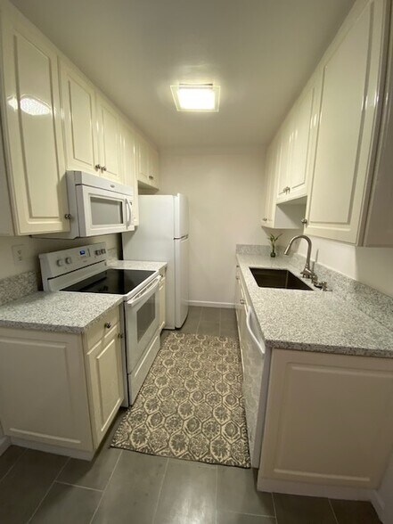 Building Photo - 2308 Schader Dr