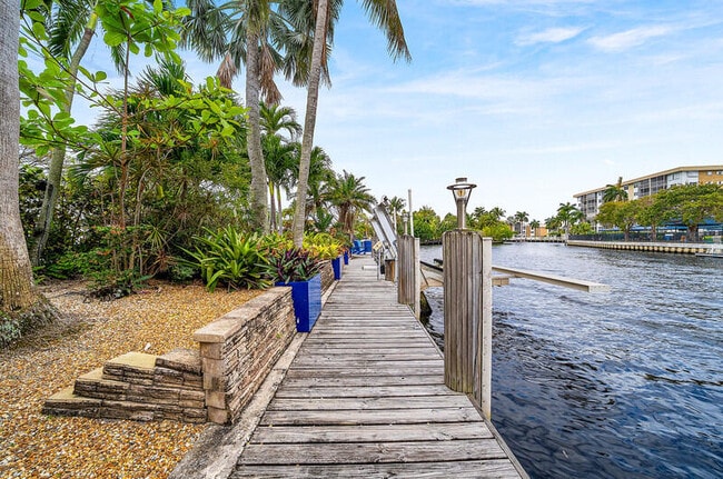 Building Photo - 1733 Coral Gardens Dr