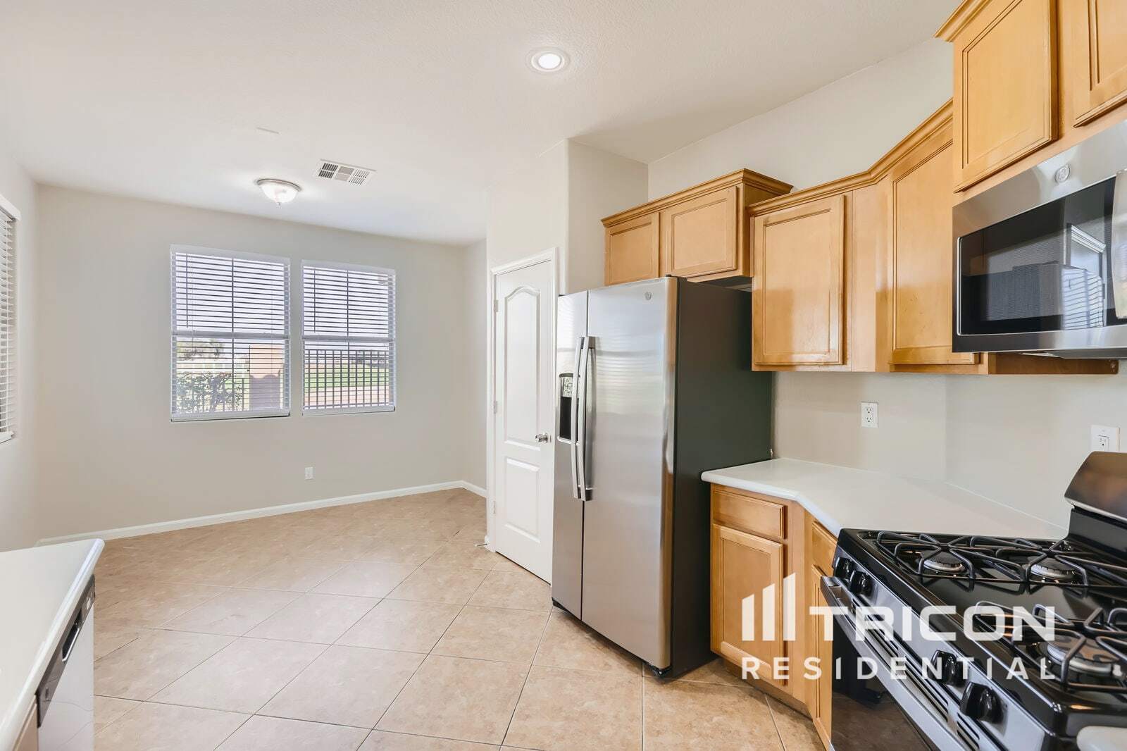 Building Photo - 13574 W Cypress St